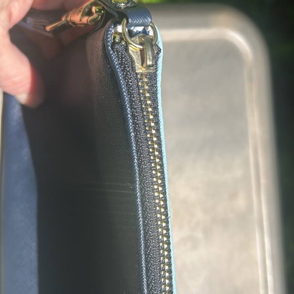 Scout 2 toned blue crossbody purse. Detachable strap/ adjustable strap. Zip top - Picture 8 of 8